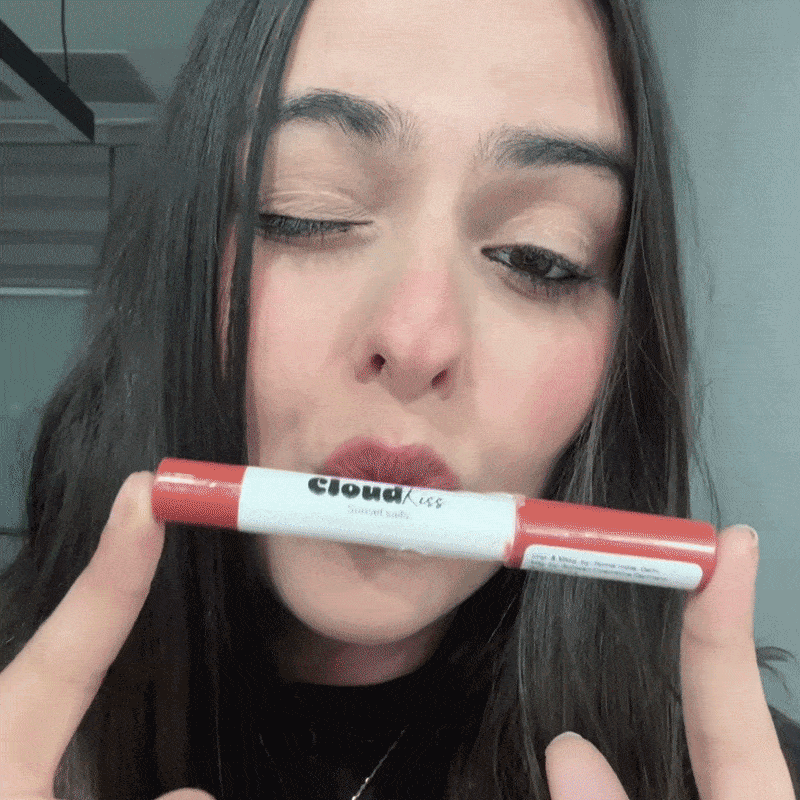 ക്ലൗഡ് കിസ് | ലിപ് ക്രയോൺ